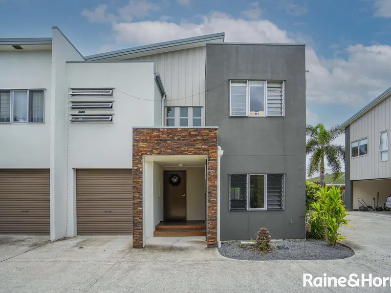 Prime Position - Stroll to the Beach