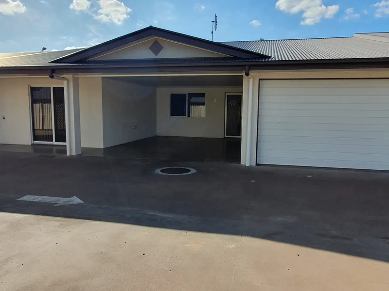 MODERN, SPACIOUS, LOW MAINTENANCE AND WALK TO TOWN