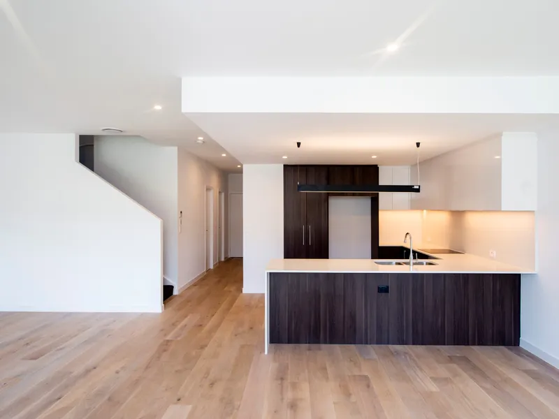 Stunning & Spacious Modern Home!