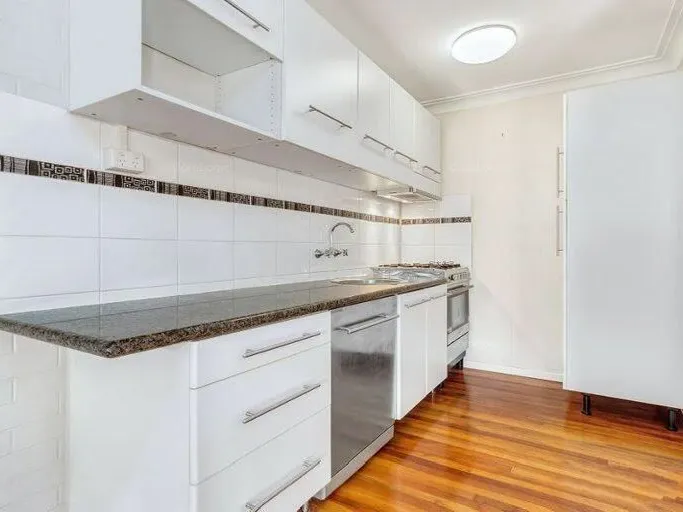 Affordable One Bedroom Unit in a Quiet Annerley Street