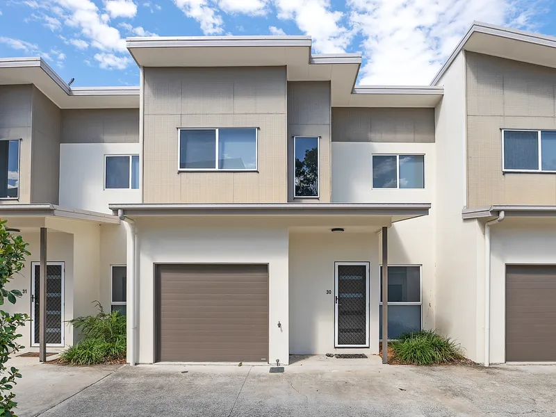 Low-Maintenance Modern Townhouse - Perfect for Investment or to Owner Occupy!