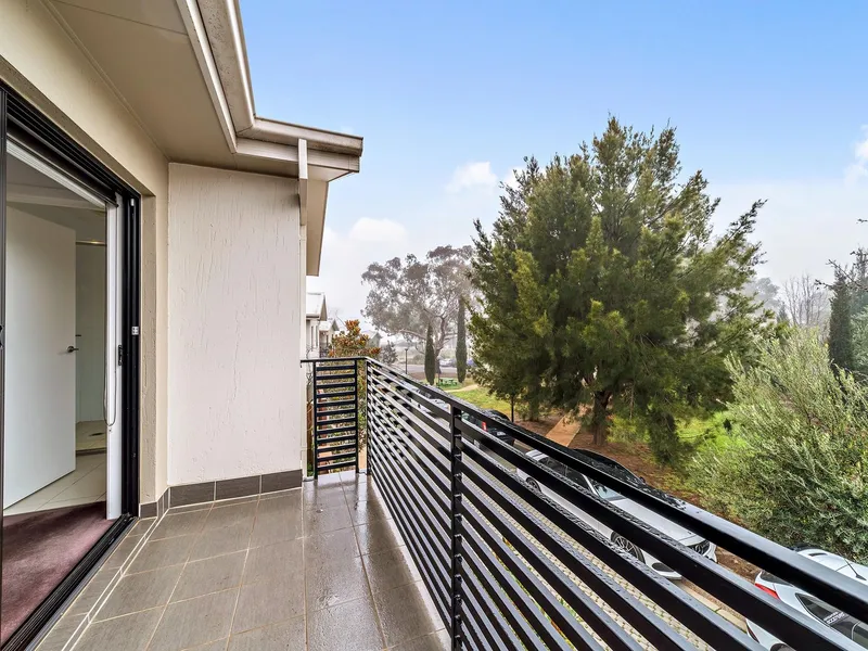 Modern 3-Bedroom, 2-Bathroom Home with 2 Car Parks in Watson, ACT