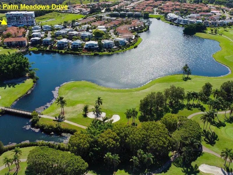 ATTENTION GOLFERS: THIS IS YOUR DREAM HOME!!!