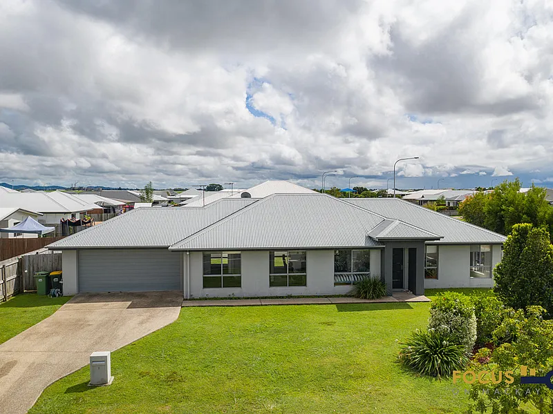 MODERN - 4 BED - 2 BATH - MEDIA ROOM