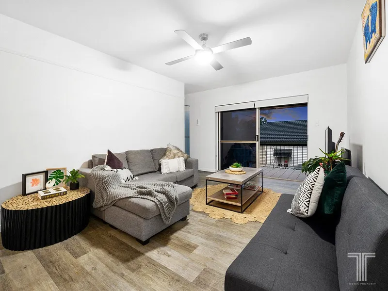 Excellent Position Close to Transport and Cafes