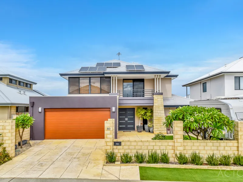 LUXURIOUS LIVING ON THE CANAL