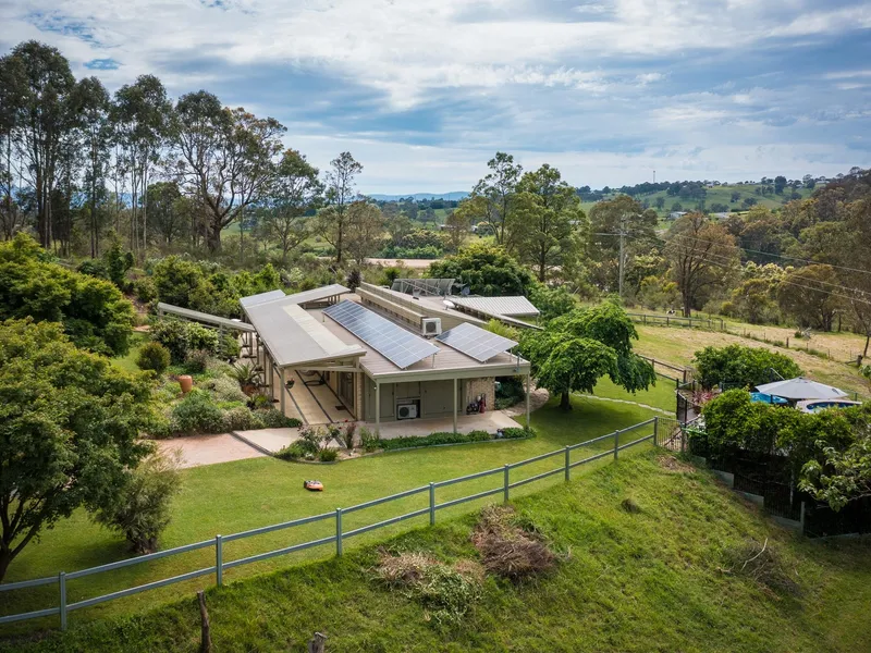 BUCKAJO RETREAT BY THE RIVER