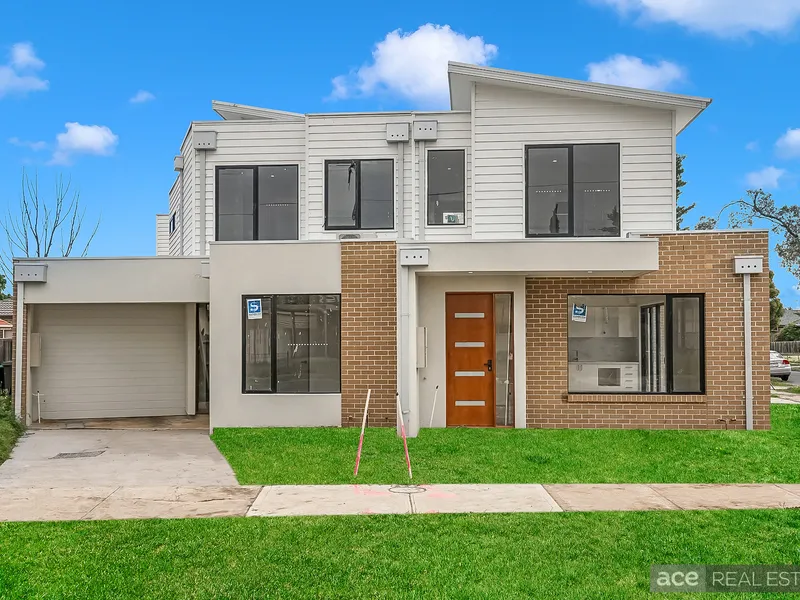 A WORLD OF LUXURY, ELEGANCE AND PRESTIGE!! Eligible for $10,000 FHOG!!!