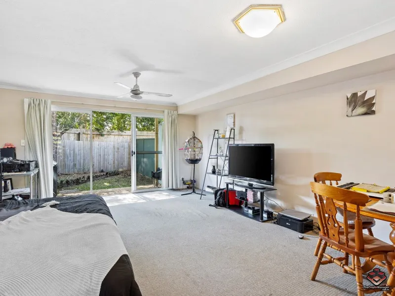 Spacious 2 bedroom townhouse in a great location