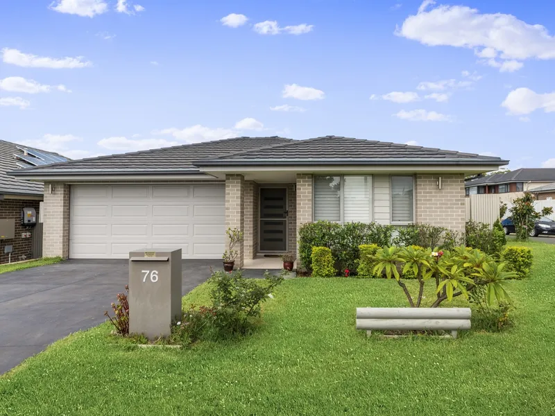 Large Stunning Single Storey Family Home