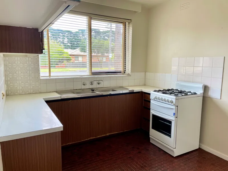 Great Location, Spacious and Bright Apartment!