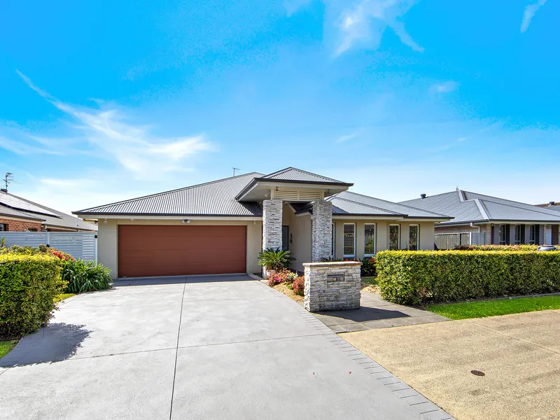 GRAND FAMILY ENTERTAINER