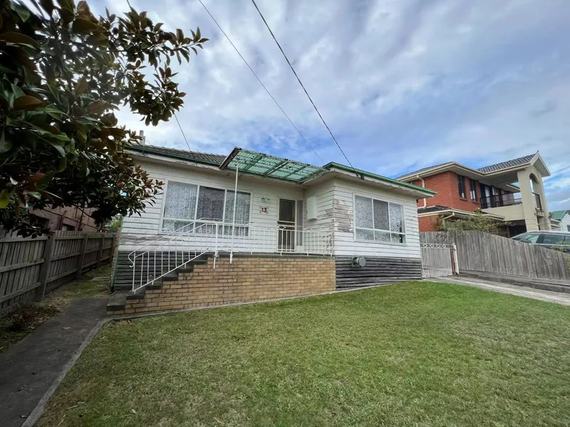 Large three bedroom house in Central Springvale