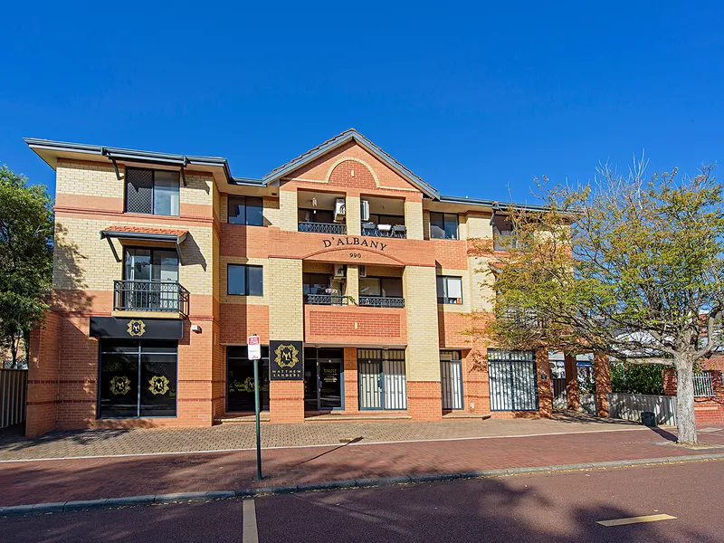 AFFORDABLE 3 BED, 2 BATH APARTMENT CLOSE TO ALL THE ACTION!!