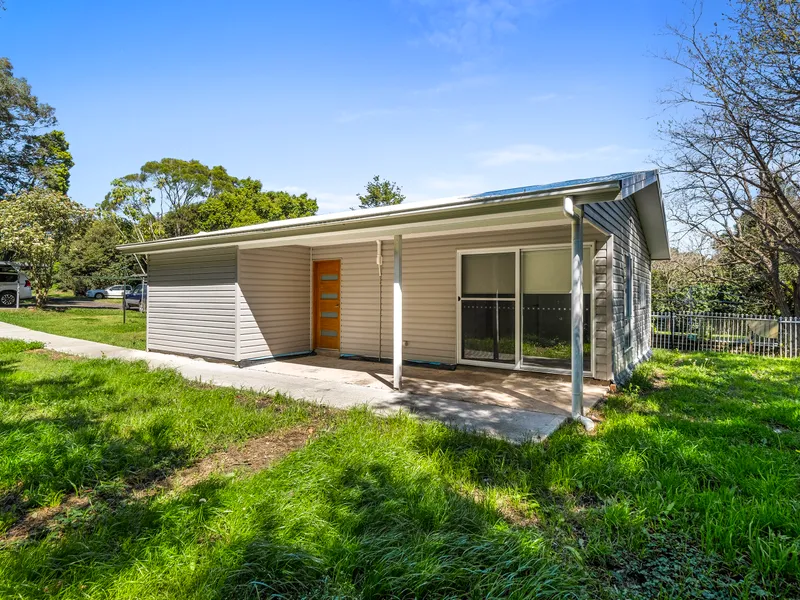 Newly Renovated, Cute 2 Bedder