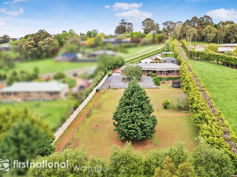 Excellent Shedding, Family Home & VIEWS!!