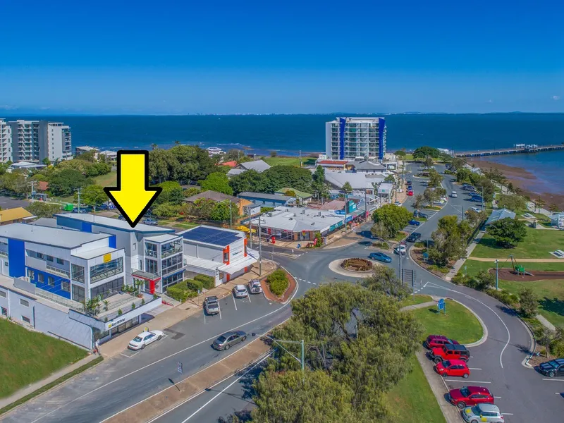 Magic location! Heart of Woody Point Precinct