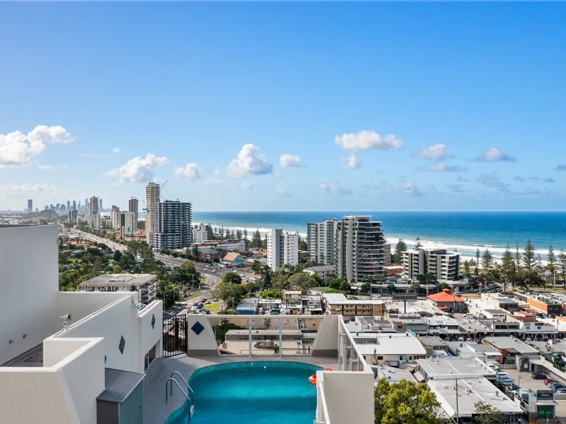 Burleigh's best kept secret - Sublime Penthouse With Private roof top Pool