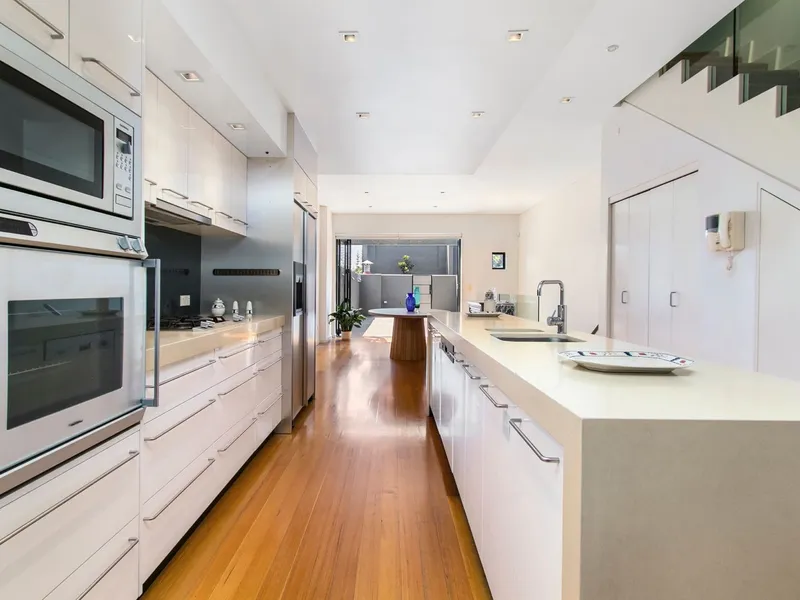 DEPOSIT TAKEN!! Chic Living with Panoramic City Views