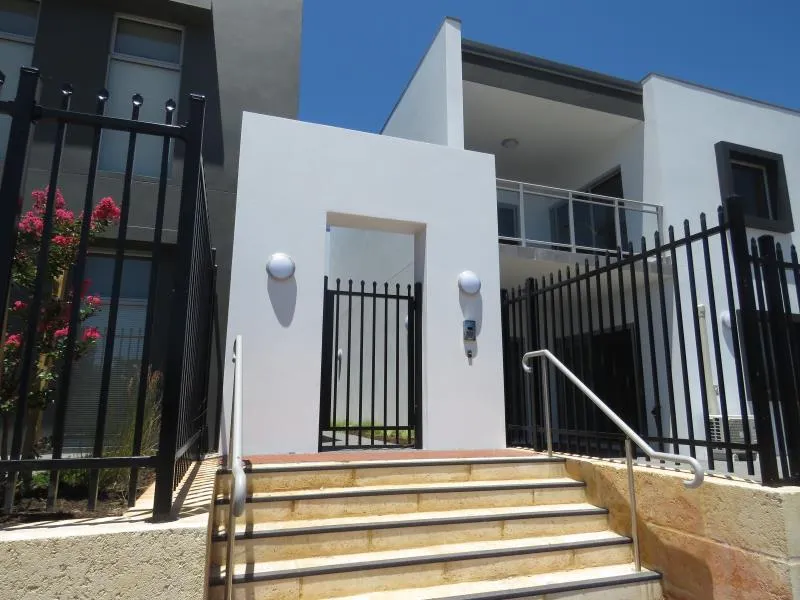 Modern apartment in secure complex!