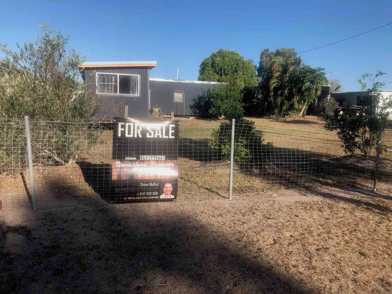 ready to move in now ! dual living home close to renowned Fishing township of Karumba. 