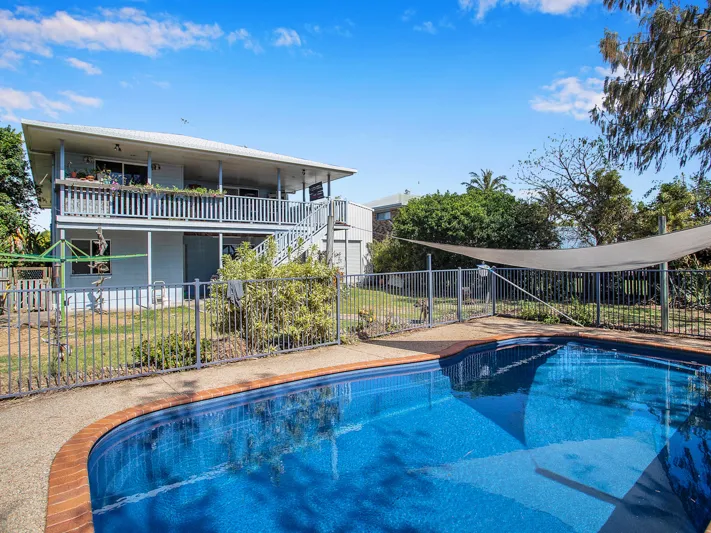 Beachfront: Pool, Massive Boat/Caravan Shed + Lower-Level 1 Bed Studio