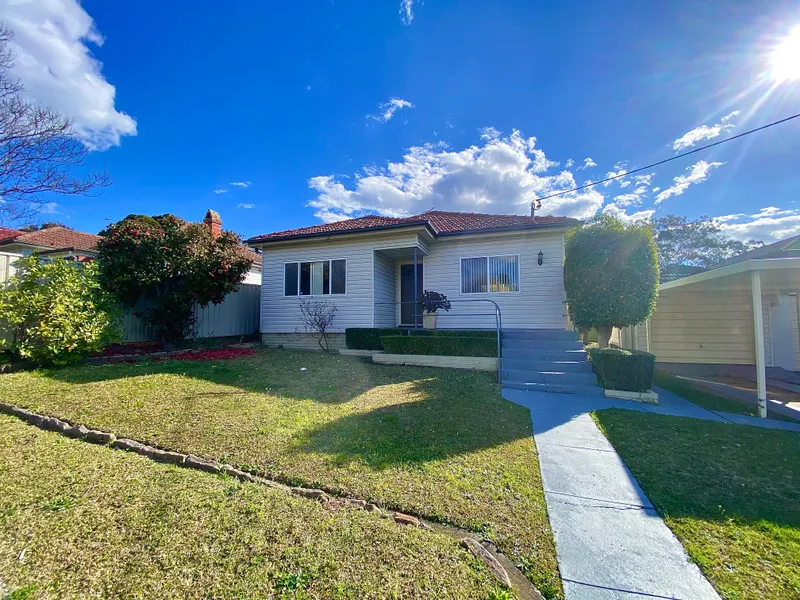 SPACIOUS FAMILY HOUSE WITH A LUXURY POOL