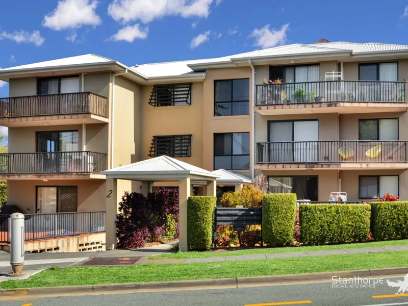 SOUTHPORT – NORTH EAST FACING ATTRACTIVE 2 BEDROOM 2 BATHROOM UNIT – STYLISH & VIEWS