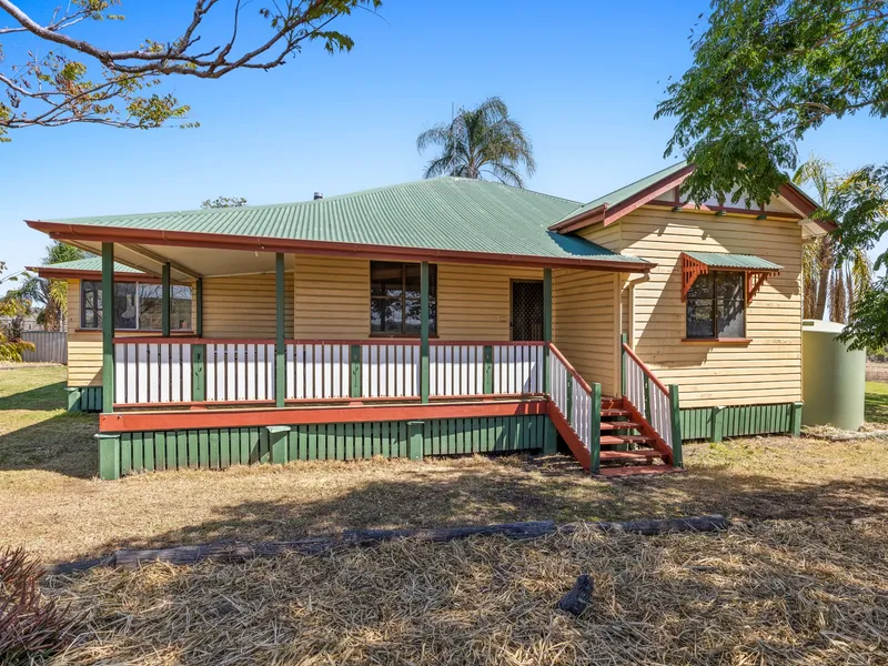 Queenslander on 10 Acres on the Edge of Town - In the Transport Hub Interchange Precinct, and within the future Urban Footprint!