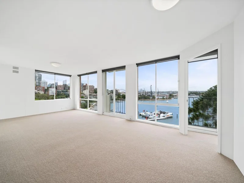 Stunning apartment with panoramic harbour views