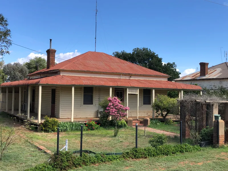 OLD WORLD CHARM ON HUGE BLOCK 