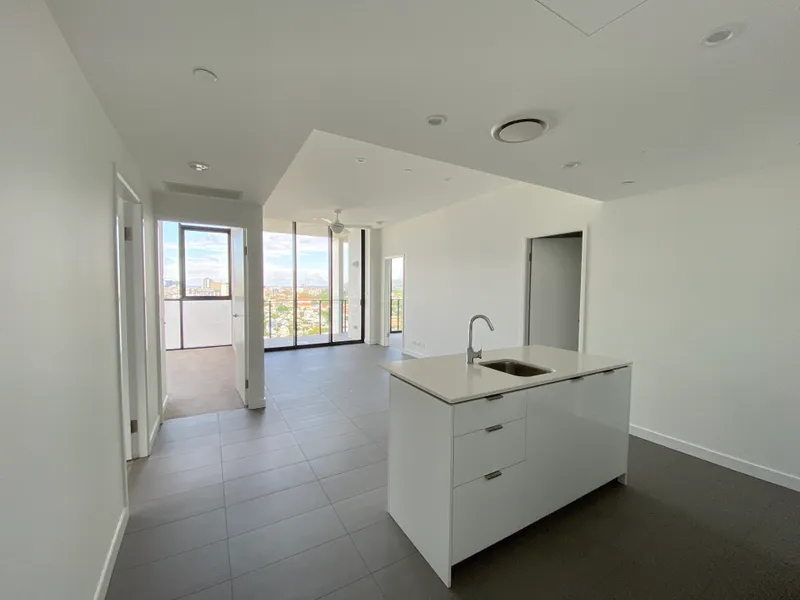 Level 22 - 3 Bedroom 2 Bathroom Apartment with a Secure Car Park and a Balcony - City View!