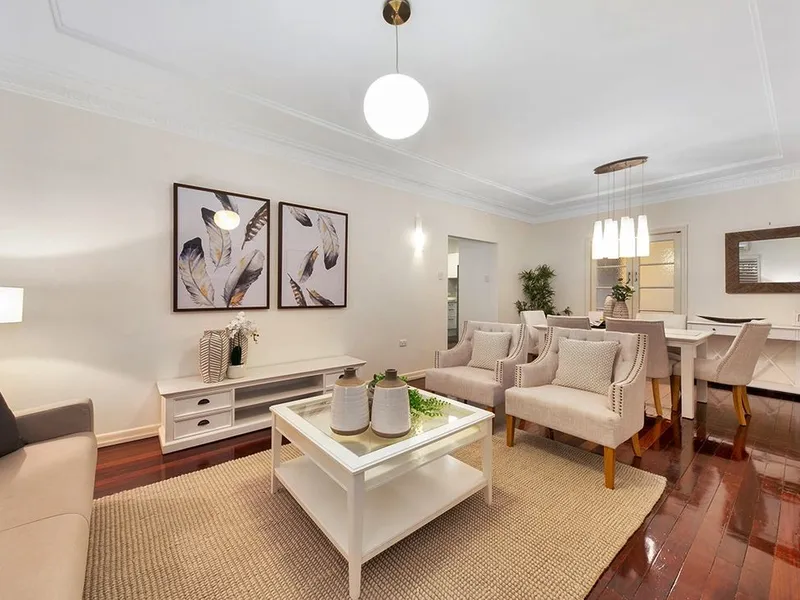Stunning Family Home In Pring Street Hilltop!