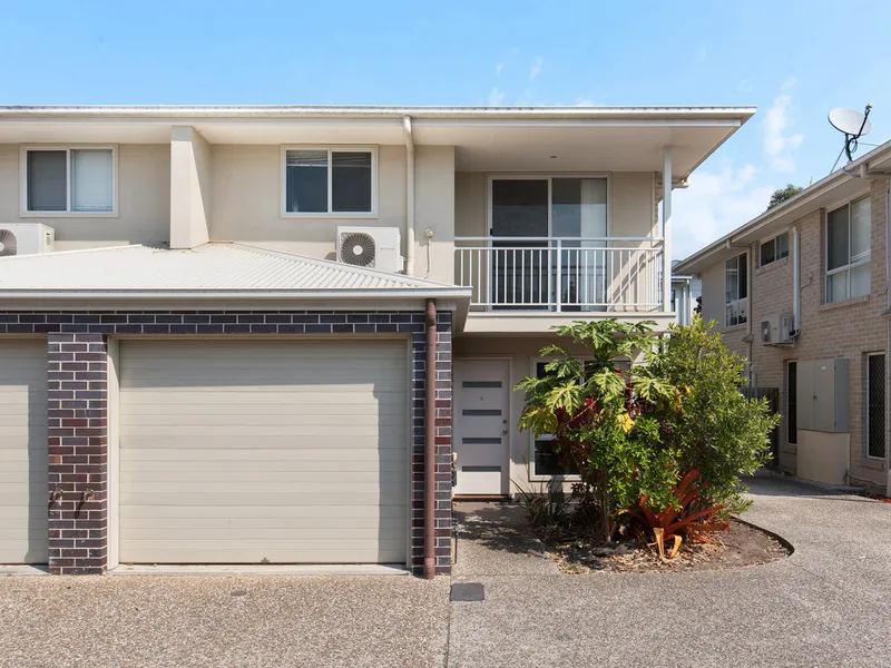 Modern Double-Storey Townhouse - 1 minute to Capalaba Shops