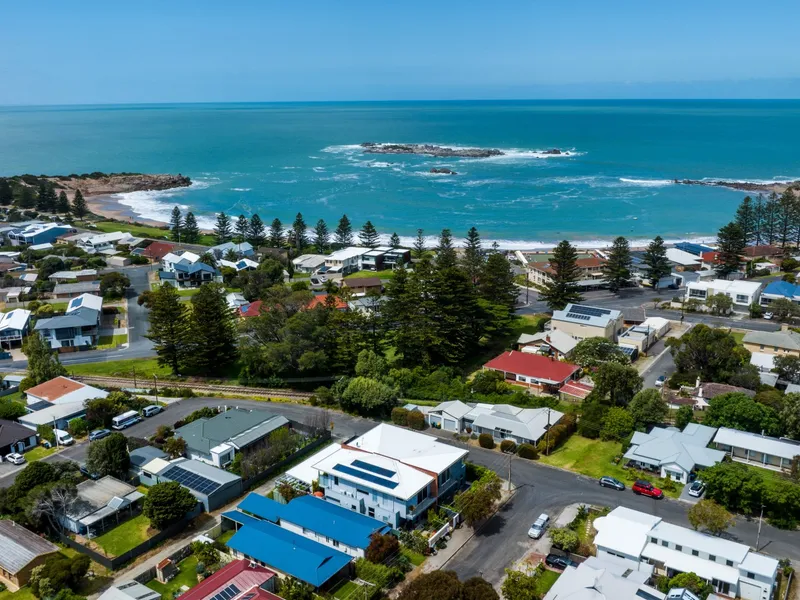 Luxurious beachside living
