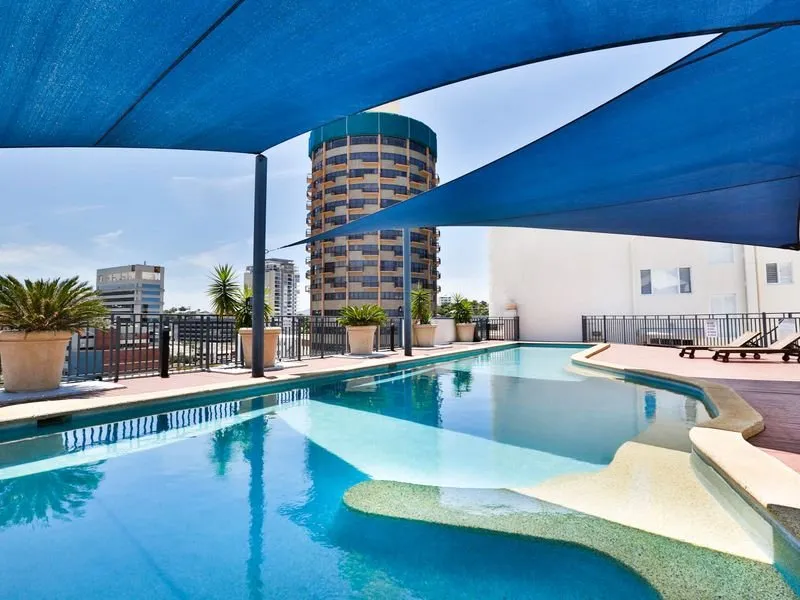 Heart of the city - FULLY FURNISHED!