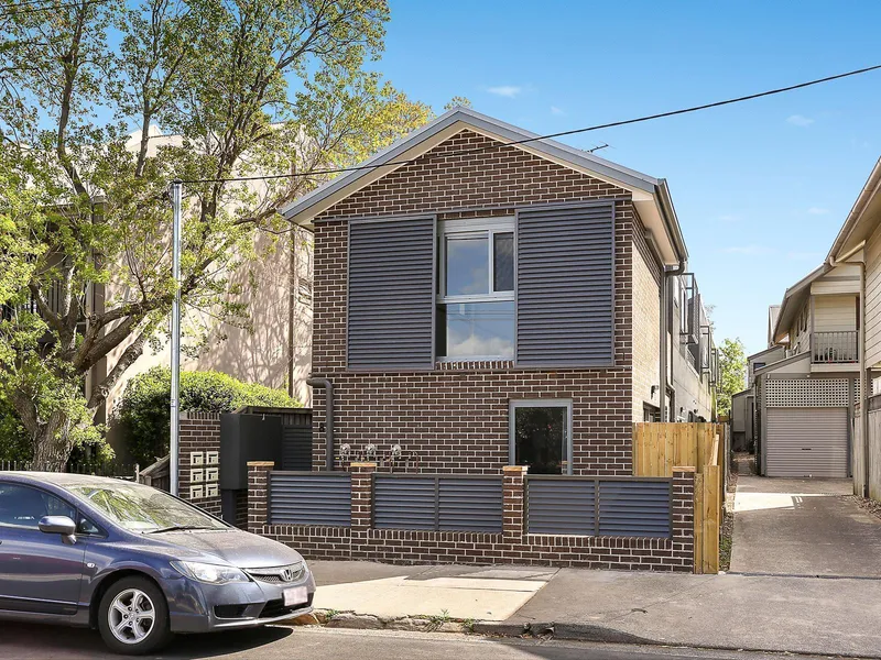Oversized 1 Bedroom Townhouse