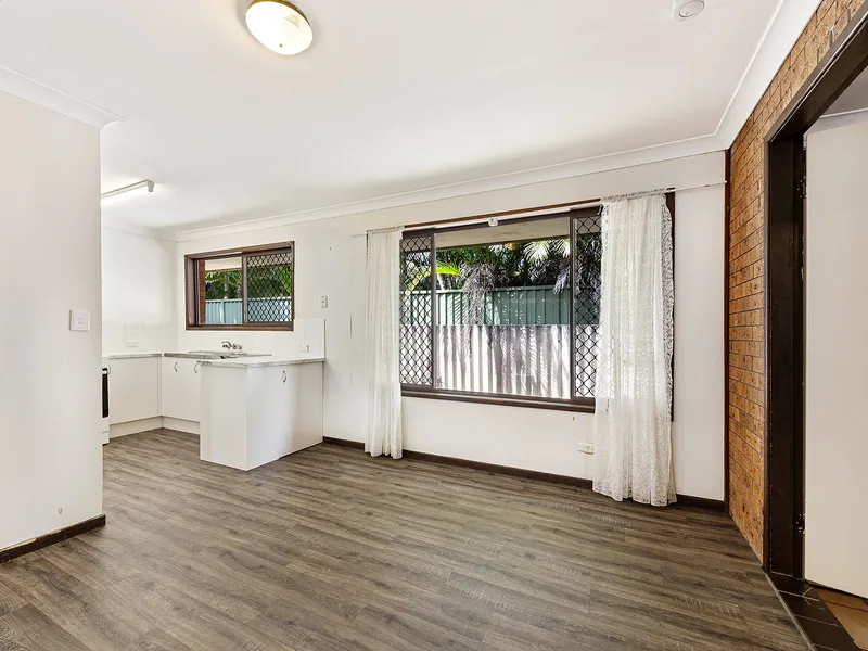 Great single storey 3bed townhouse in central location. Be quick