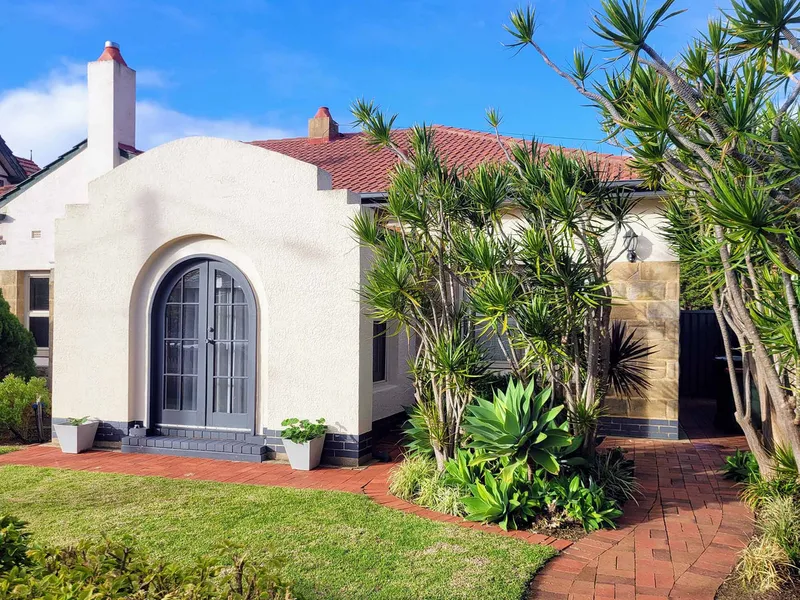 Fully Furnished 200m to the Beach in Somerton Park!