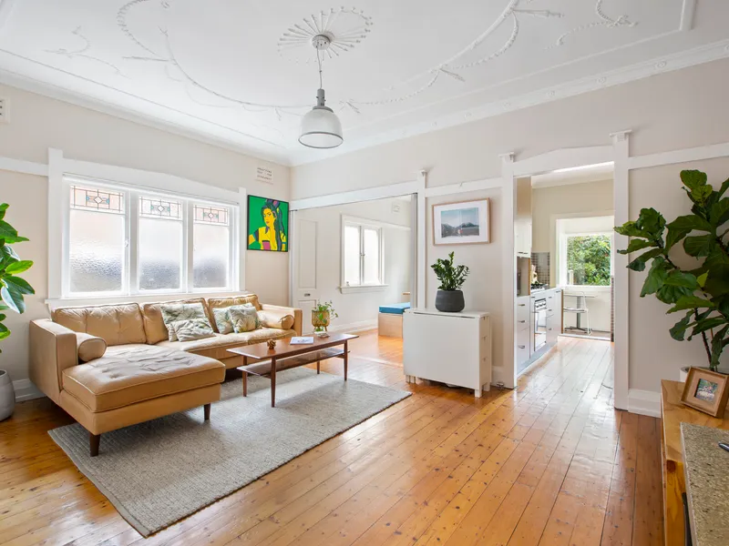 Beautiful character apartment in seaside cul-de-sac