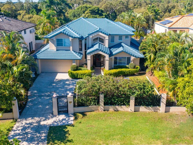 Beautiful and Serene, Massive Four Bedroom Home With Pool on the Waterfront - Oyster Cove