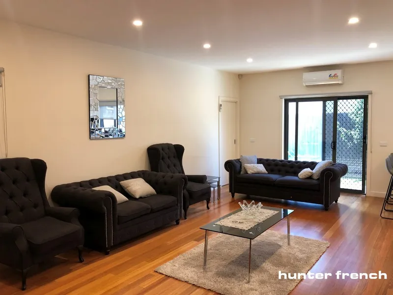 Spacious & Modern 2 Bedroom Townhouse