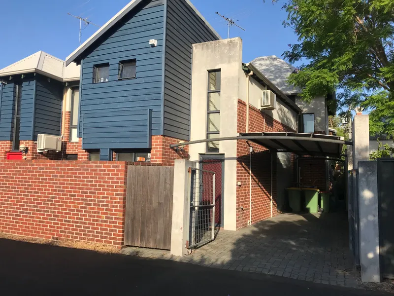 TRENDY TOWNHOUSE ON TATE