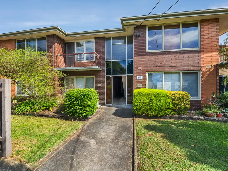 Ideal Easy Convenient Living!