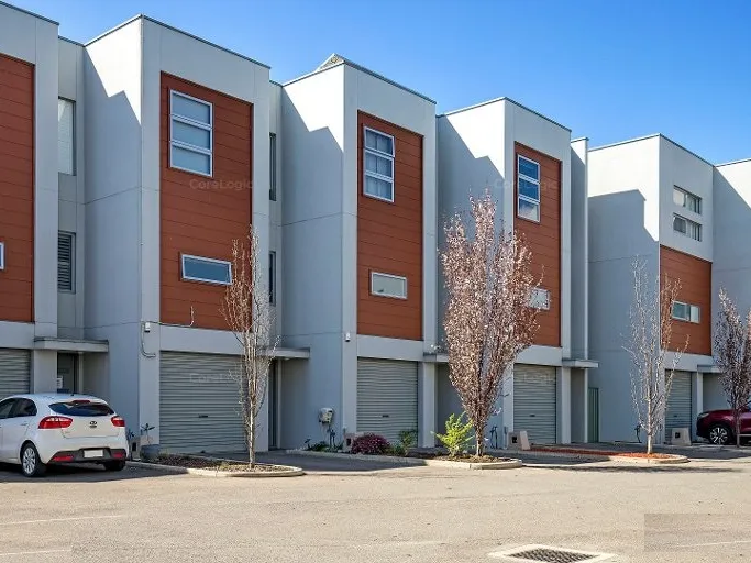 LOW MAINTENANCE 3 BRM TOWNHOUSE