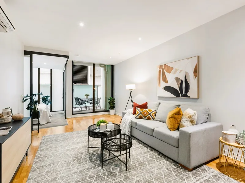 Expansive 1-bedroom apartment in the vibrant heart of Port Melbourne