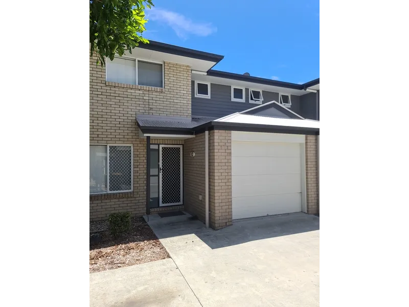 Convenient Modern Townhouse in Burpengary