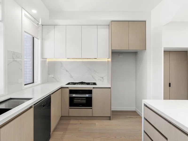 Exceptional Luxury Awaits: Discover Modern Living at 3/38 Frederick Street