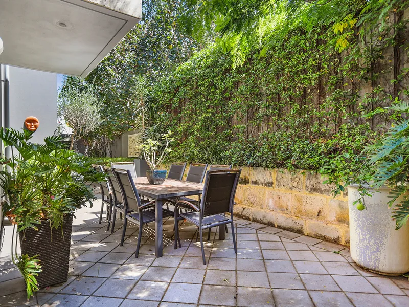 NORTHERN LIGHT CONTEMPORARY DELIGHT