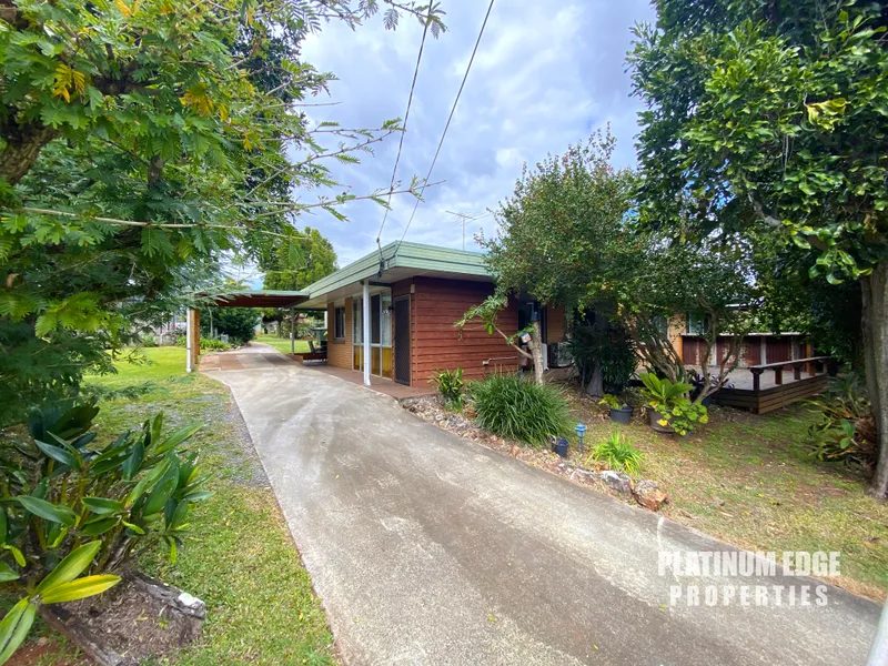 Gorgeous Family Home and Potential to Run a Home Business    1482m2 Two Freehold Titles.